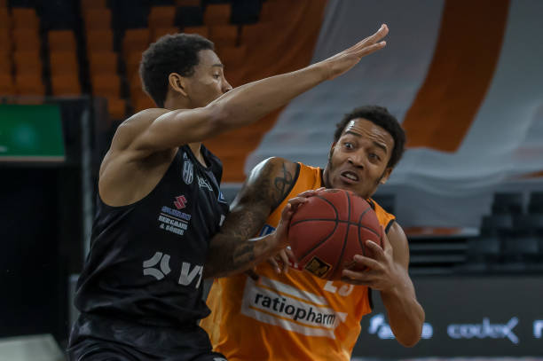 传球失误或 传球失误或